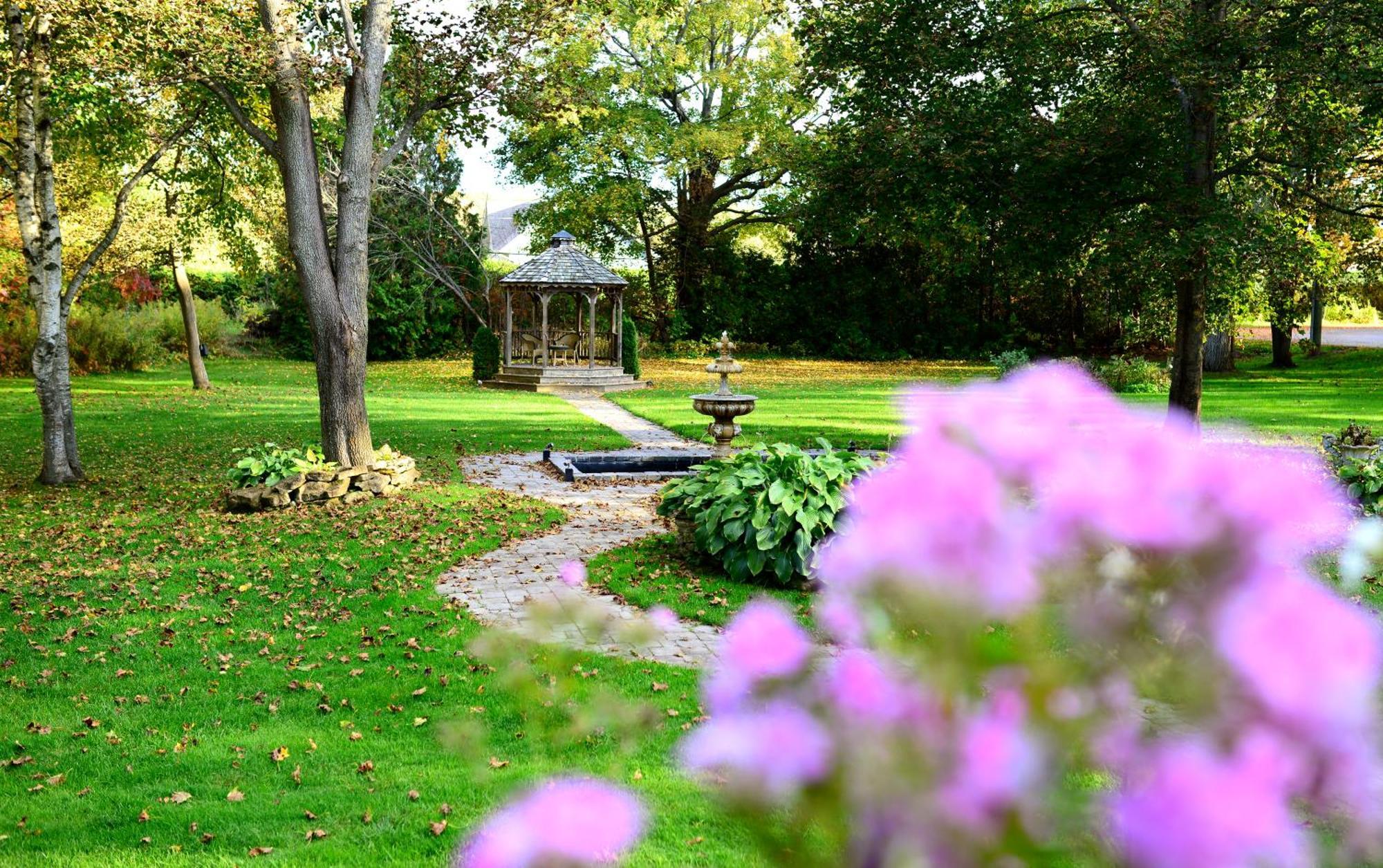 Millcroft Inn & Spa Village Of Alton Exterior photo